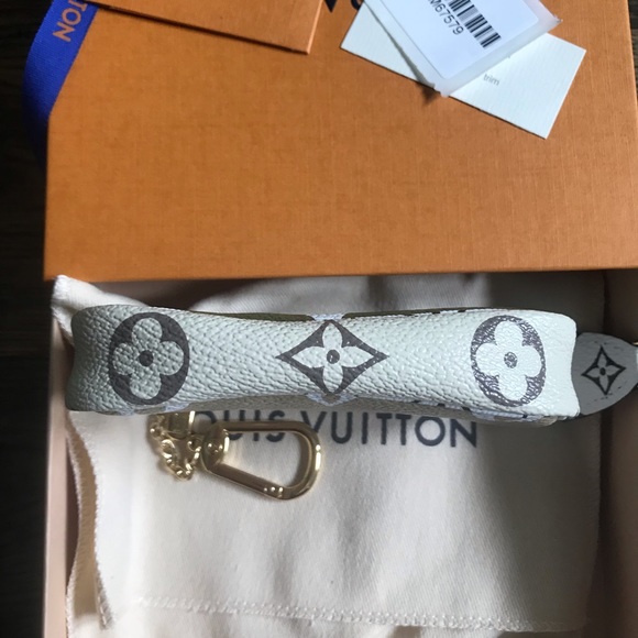 ❌SOLD❌Louis Vuitton Giant Collection Micro - Picture 3 of 8